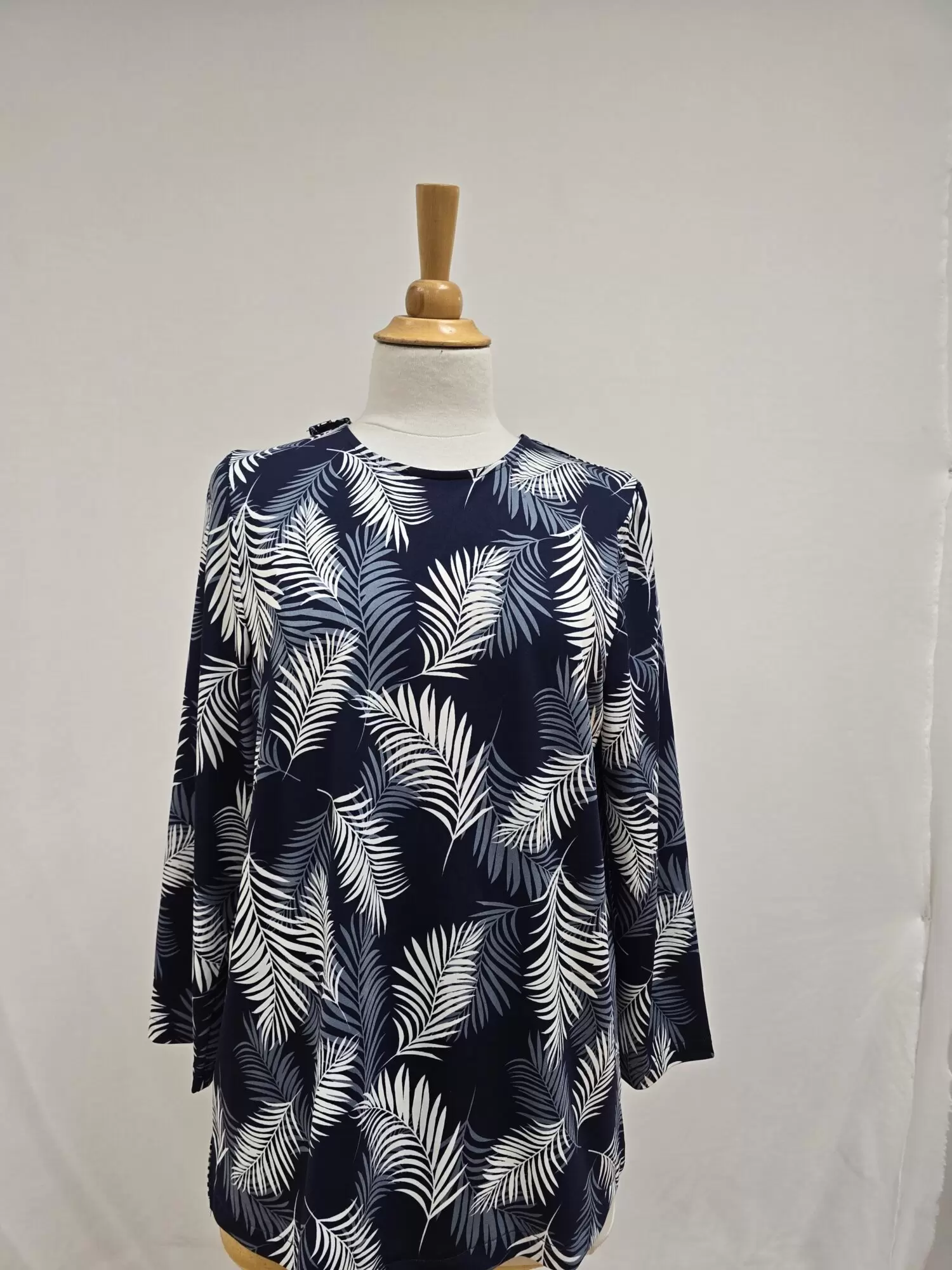 Chandail adapté style 2-3154 – Imprimé Feuille – Image 4
