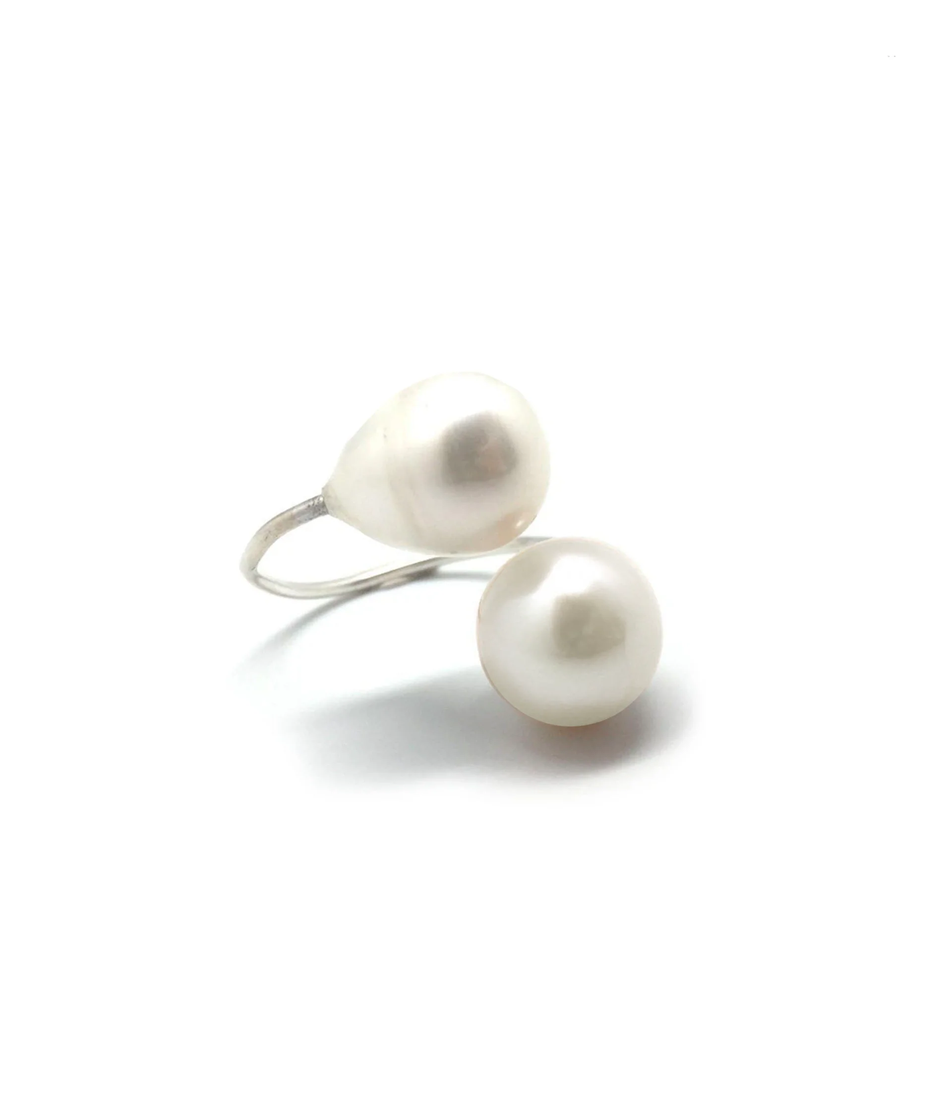 Bague Toi et Moi croisée perles blanches - Editions LESSisRARE perles