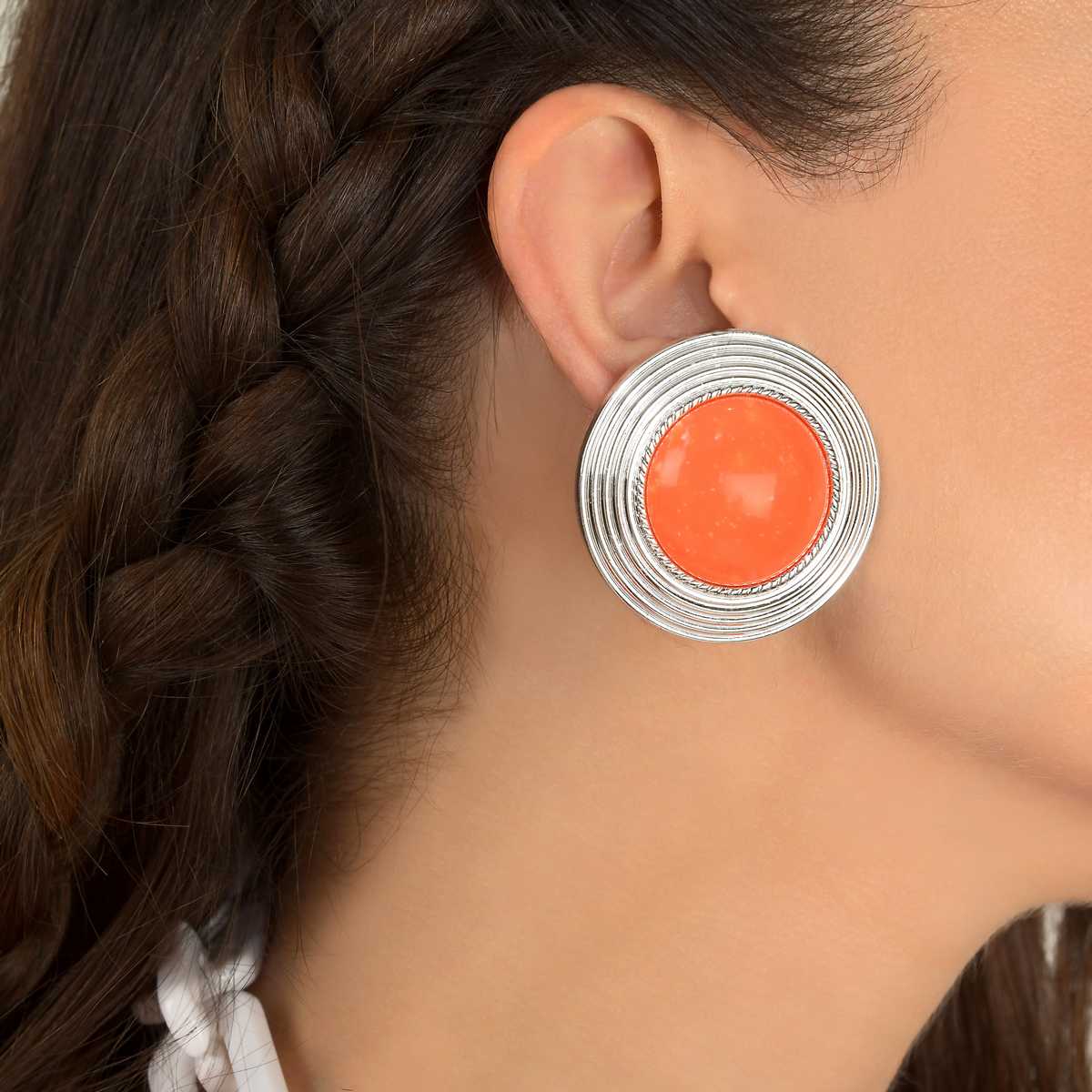 Boucles d'oreilles clip Lea en laiton, cabochon en résine 40mm – Image 3