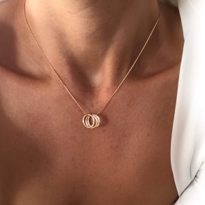 Collier fin doré anneaux entrecroisés