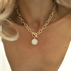 Collier grands maillons épais et médaille marbre