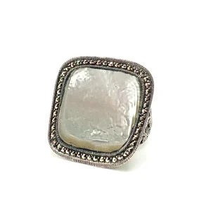 Grosse bague nacre carrée, argent et marcassites - Métron