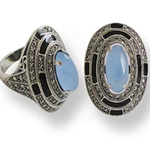 Grosse bague ovale jade bleu, marcassites, émail et argent