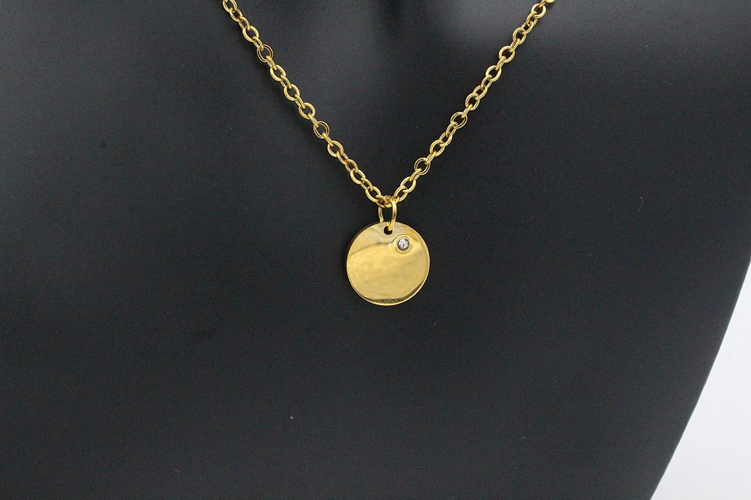 Collier Gravure Médaillon Strass (Taille Homme) – Image 2