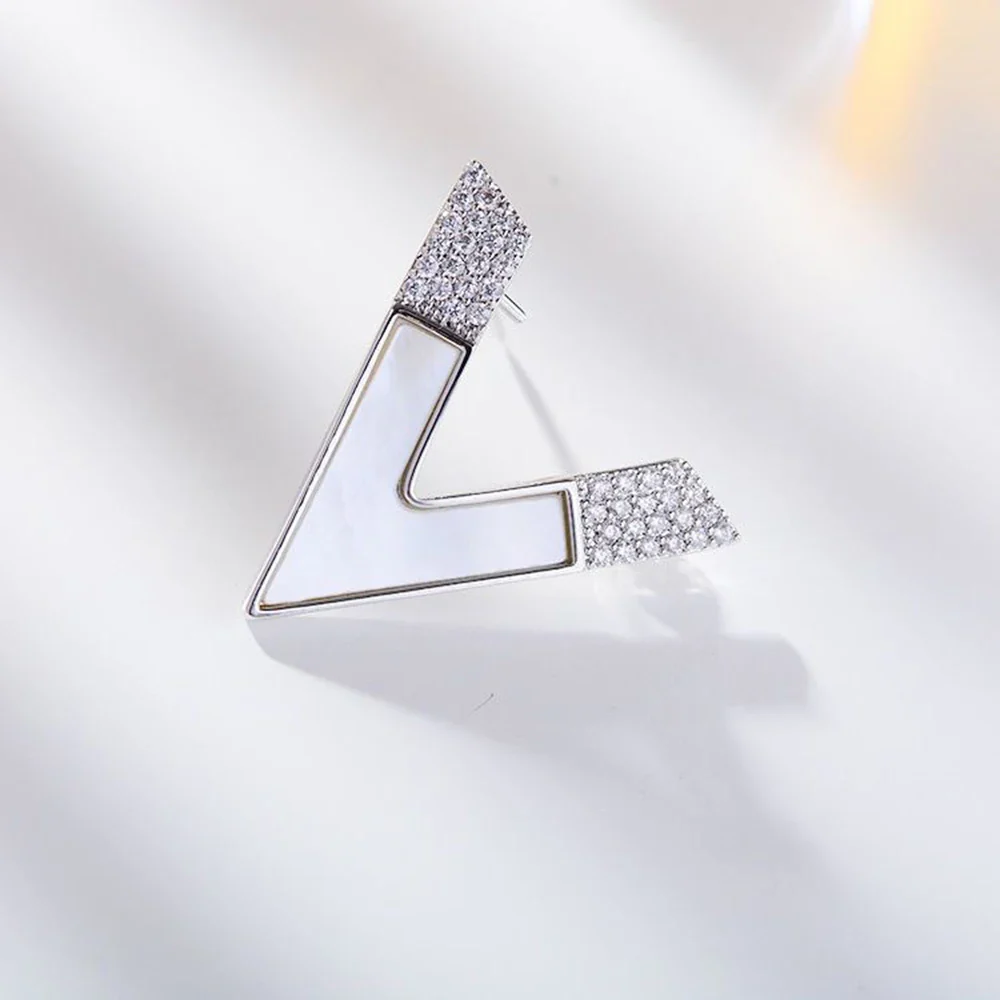 Broche Décolleté Strass – Image 4