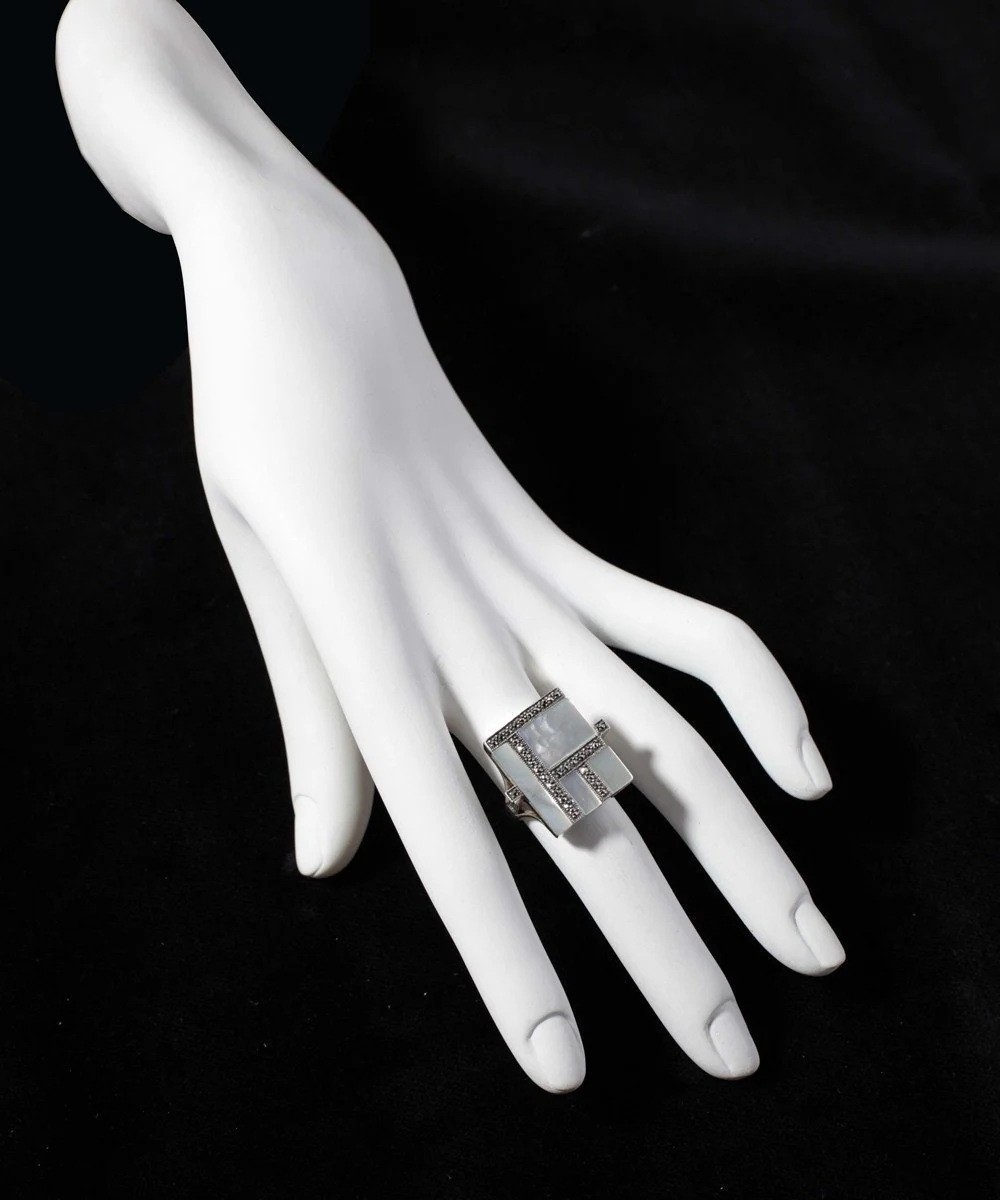 Grosse bague art déco nacre blanche en argent et marcassite – Image 4
