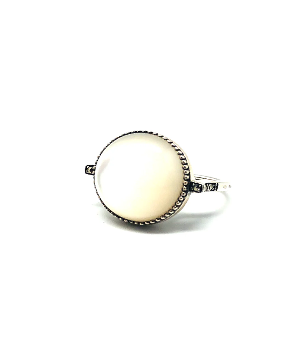 Bague nacre ronde art déco en argent et marcassites