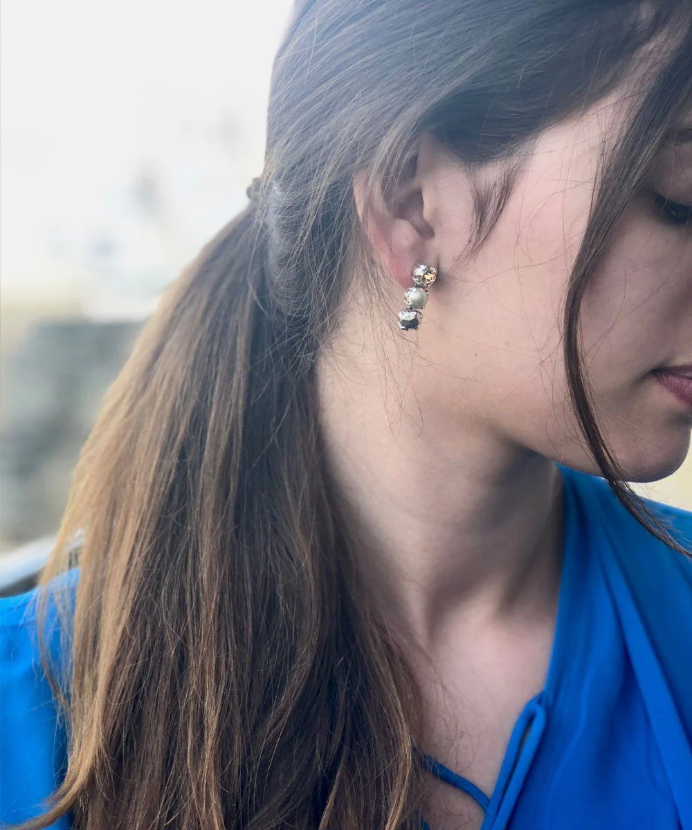 Boucles d'oreilles cristaux Swarovski et perle crème - Vogline – Image 2