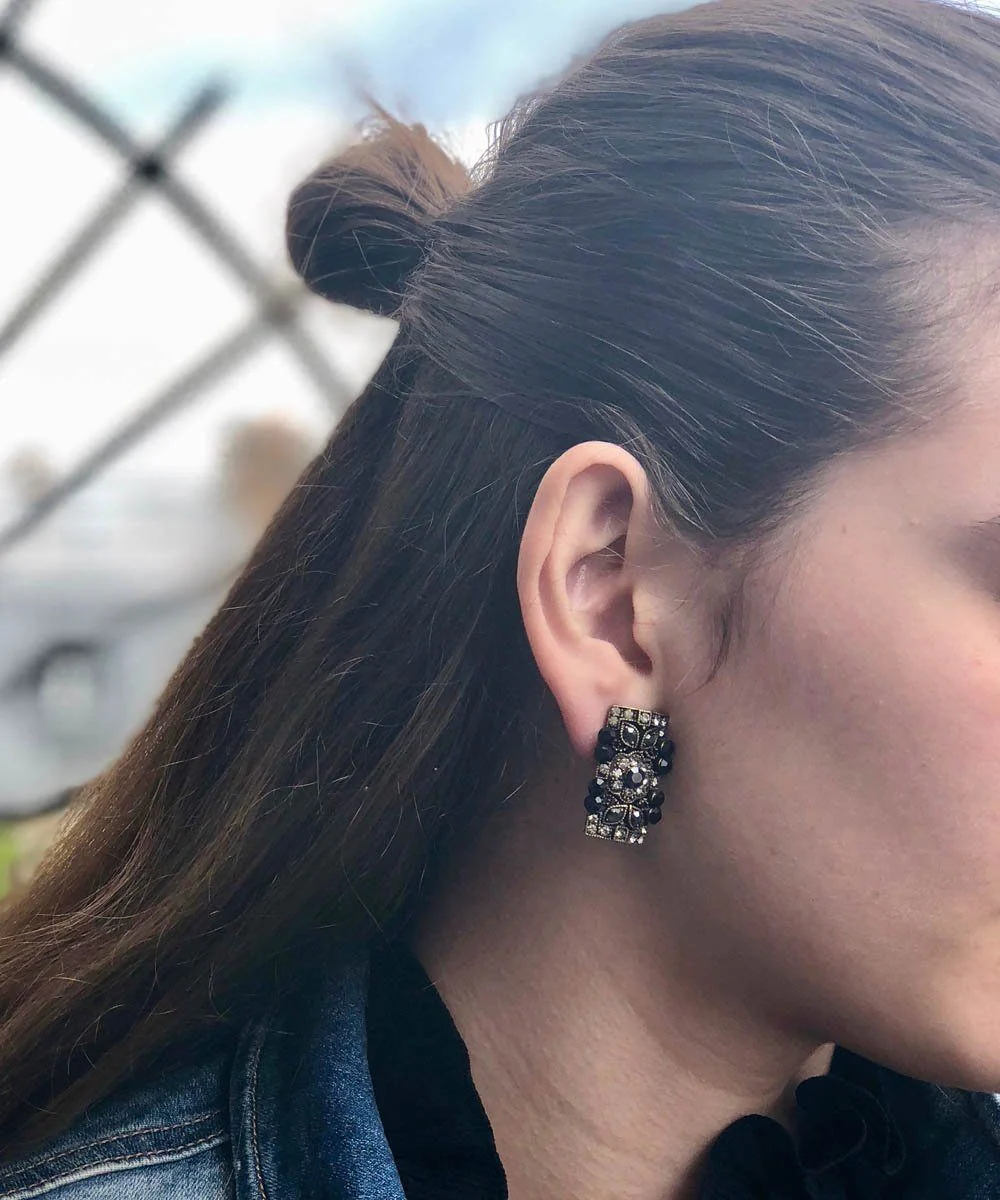 Boucles d'oreille clip rectangle noires - Editions LESSisRARE Bijoux – Image 2