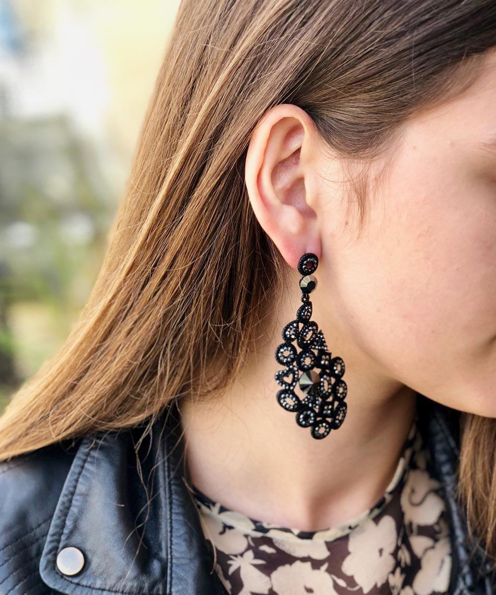 Boucles d'oreille Le diable s'habille en prada - Editions LESSisRARE Bijoux – Image 2