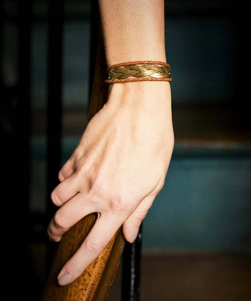 Bracelet Torsade Triple en laiton doré - Coralie de Seynes – Image 2