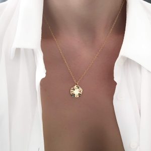collier medaille martelée