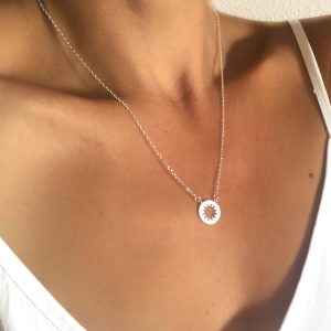 collier médaille soleil
