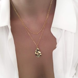 collier multirang medaille martelée