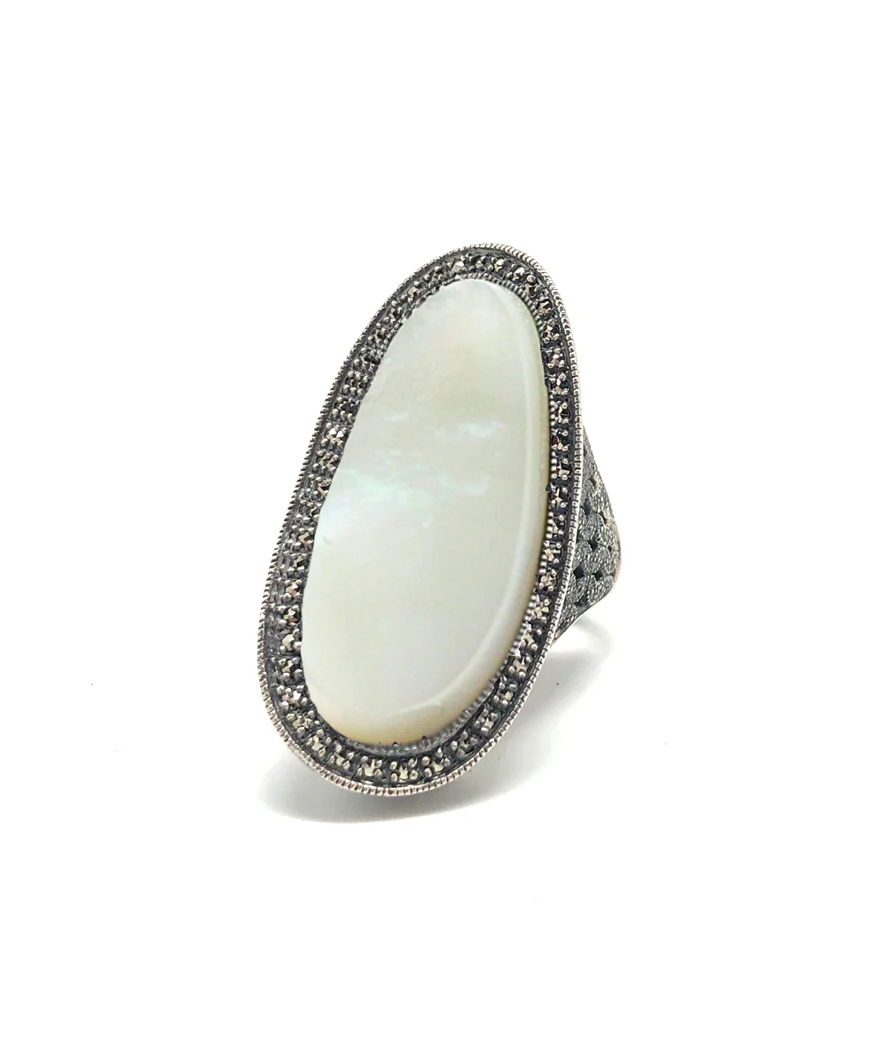Longue bague nacre art déco, argent et marcassites