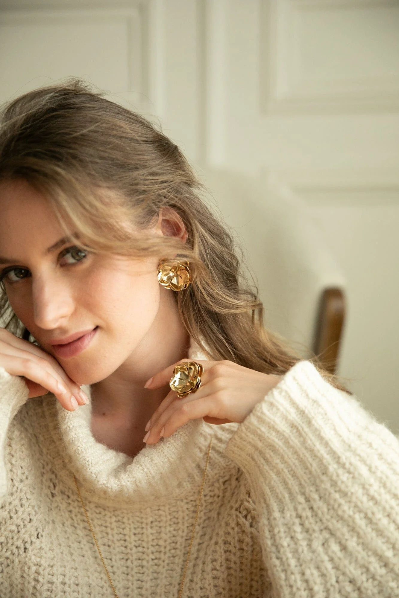 Maxi Boucles d'Oreilles Puces Aglaé Or Fleurs – Image 5
