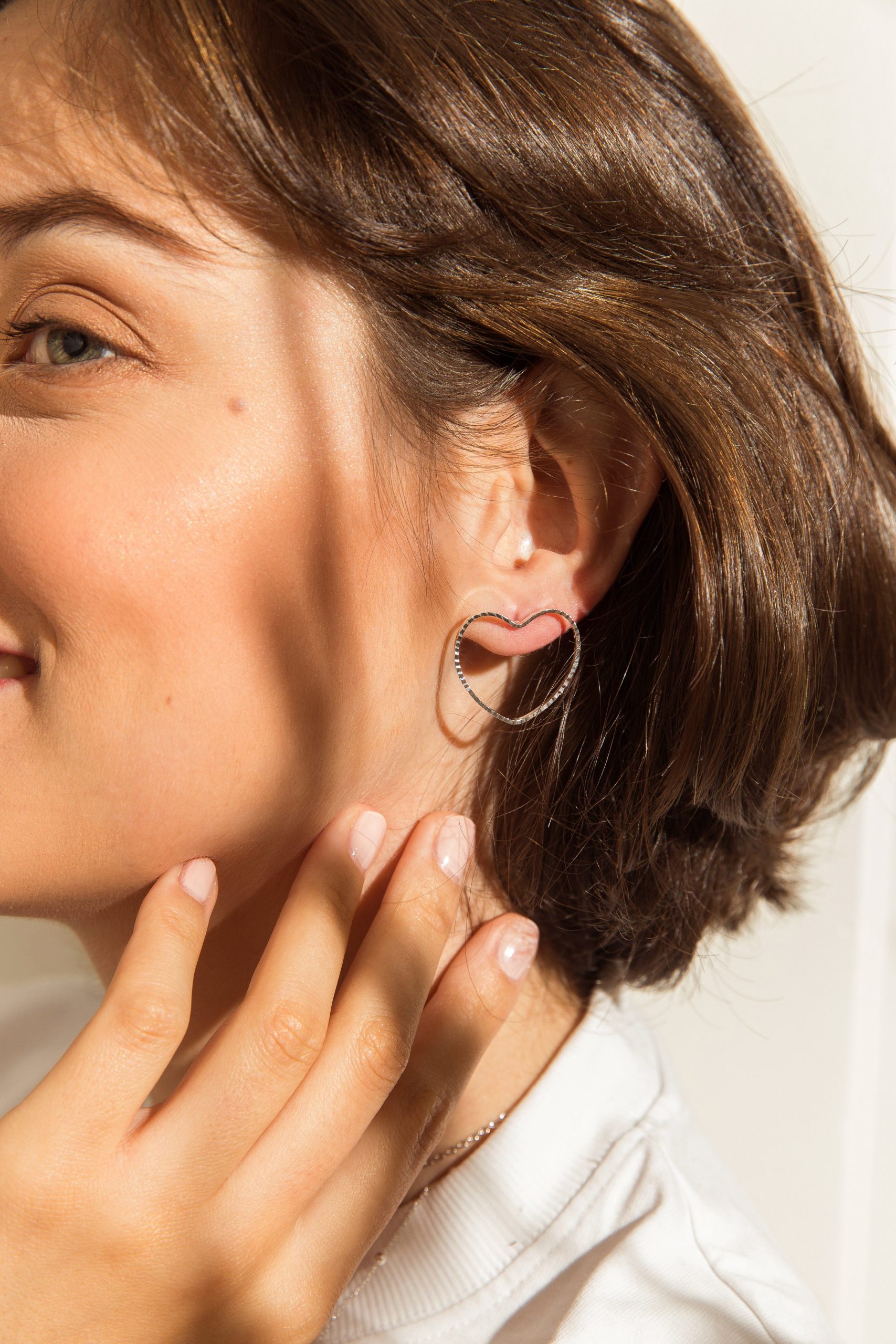 Maxi Boucles d'Oreilles Puces Aura Argent Coeur – Image 3