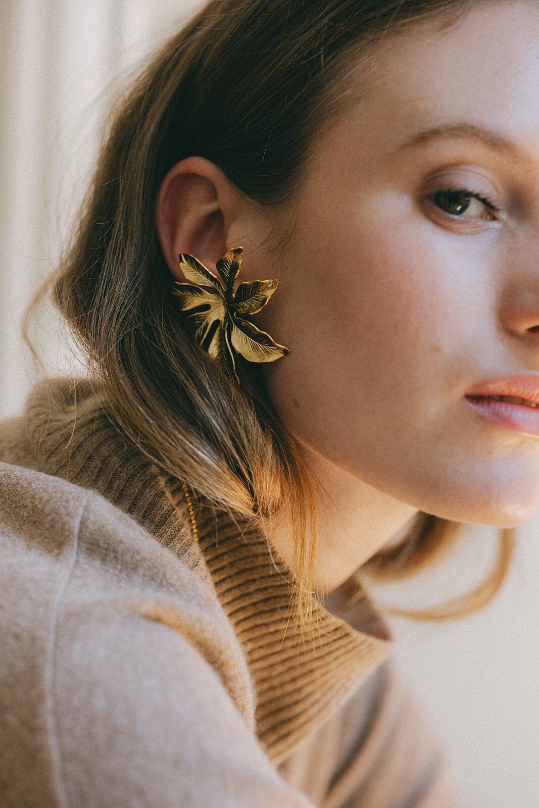 Maxi Boucles d'Oreilles Puces Chloris Or Fleurs – Image 4