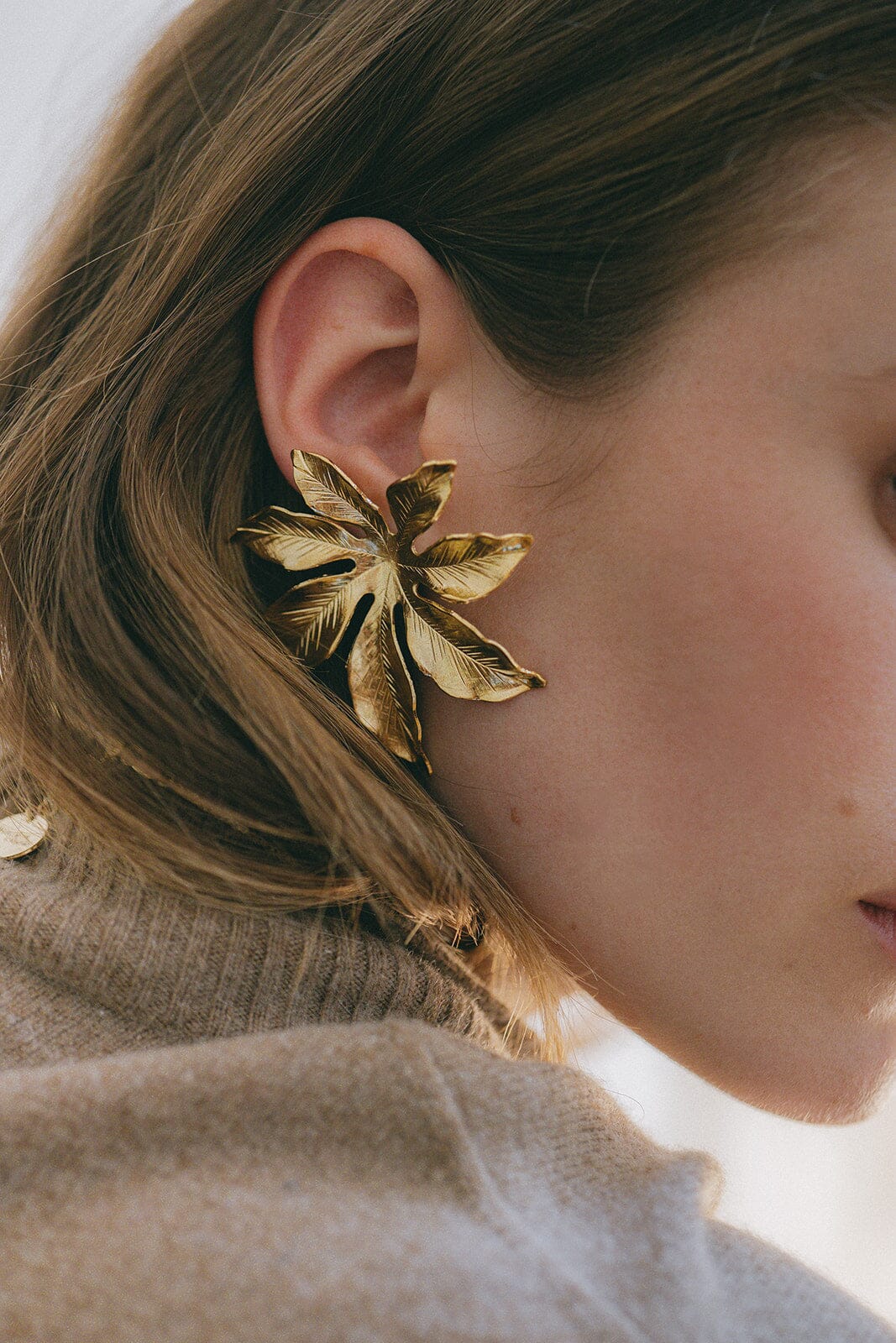 Maxi Boucles d'Oreilles Puces Chloris Or Fleurs – Image 6